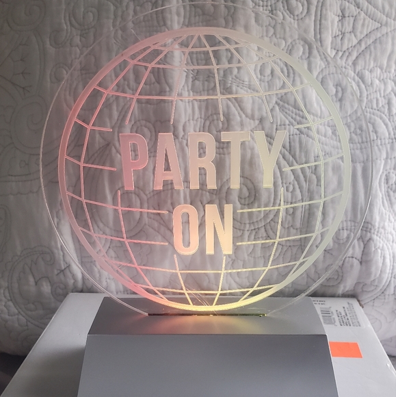 Brand new Color Changing Disco Ball Table Top Light - Picture 5 of 11